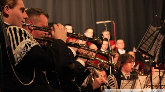 Koncert na głos, orkiestrę i jeszcze jeden głos