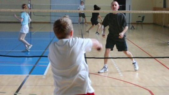 Badminton, tenis, koszykówka, pływanie - święto miasta i powiatu na sportowo