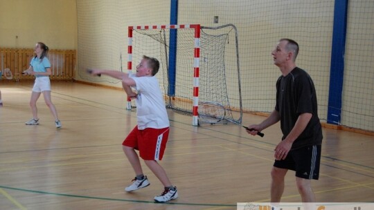 Badminton, tenis, koszykówka, pływanie - święto miasta i powiatu na sportowo