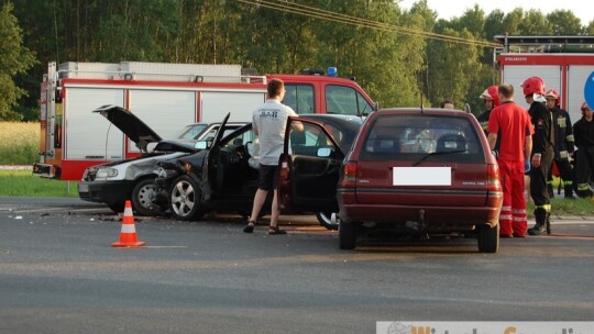 Wypadek w Lipówkach z udziałem trzech aut