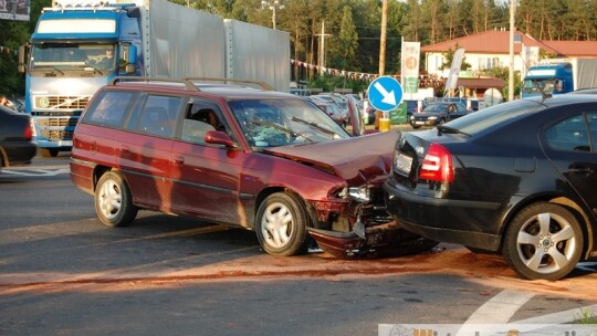 Wypadek w Lipówkach z udziałem trzech aut