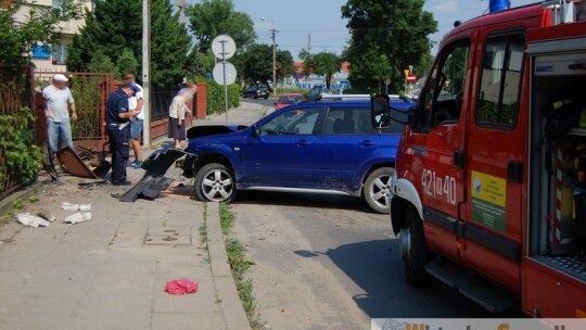 Mitsubishi wjechało w bramę