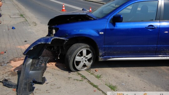 Mitsubishi wjechało w bramę