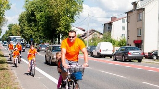 Rodzinnie, sportowo, patriotycznie na rowerach