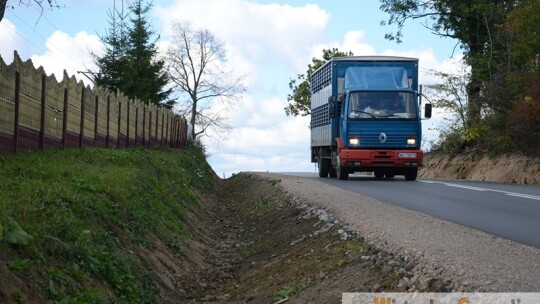 Gm. Miastków Kościelny: Radość z remontu kilometra drogi (video)