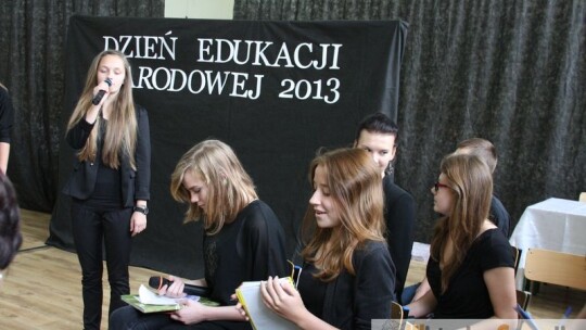 Burmistrz nagrodził pedagogów