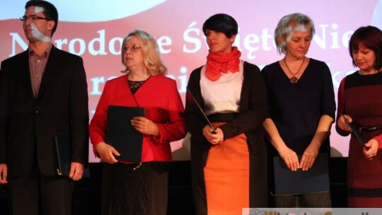 Kochać ojczyznę to nie wstyd Kochać ojczyznę to nie wstyd