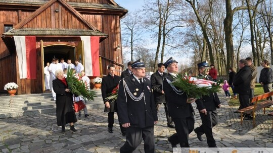 Ziemia z Katynia rozsypana w Zwoli