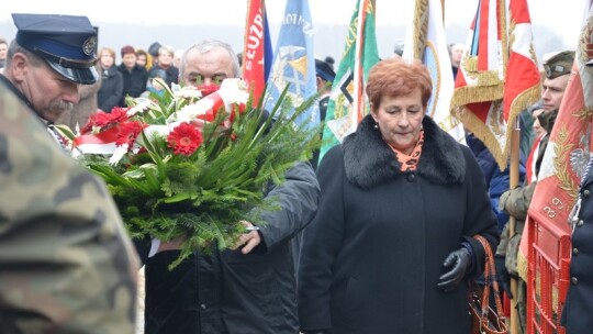 Sztandar dla szkoły 70 lat po spaleniu Wanat