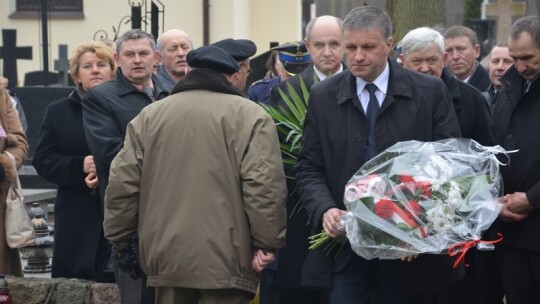 Sztandar dla szkoły 70 lat po spaleniu Wanat