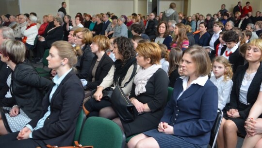 Sztandar dla szkoły 70 lat po spaleniu Wanat