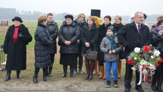 Sztandar dla szkoły 70 lat po spaleniu Wanat