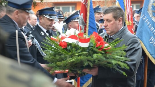 Sztandar dla szkoły 70 lat po spaleniu Wanat