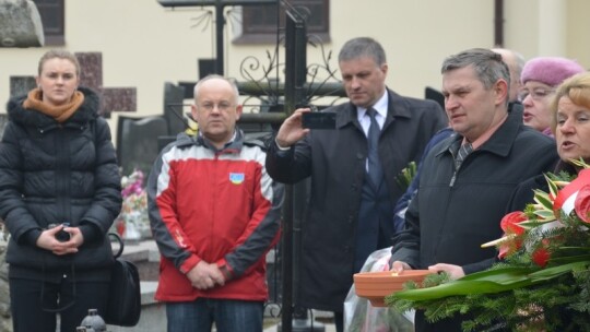 Sztandar dla szkoły 70 lat po spaleniu Wanat