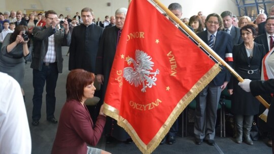 Sztandar dla szkoły 70 lat po spaleniu Wanat