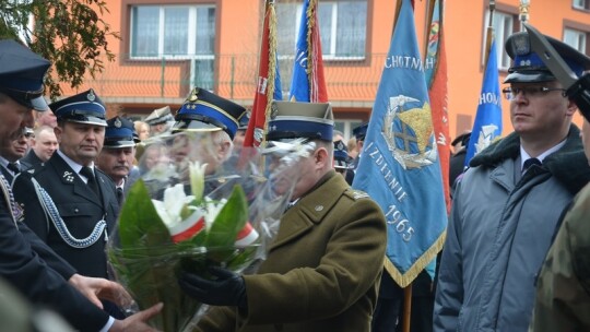 Sztandar dla szkoły 70 lat po spaleniu Wanat