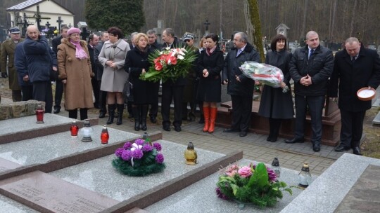 Sztandar dla szkoły 70 lat po spaleniu Wanat