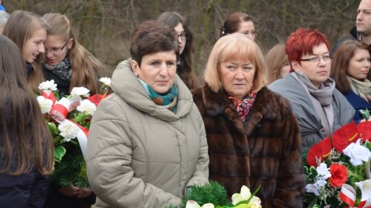 Sztandar dla szkoły 70 lat po spaleniu Wanat