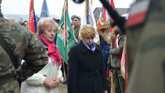 Sztandar dla szkoły 70 lat po spaleniu Wanat