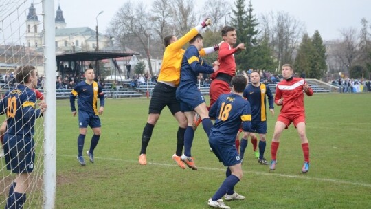 Ożarowianka lepsza od Wilgi. Podwójna czerwień GKS