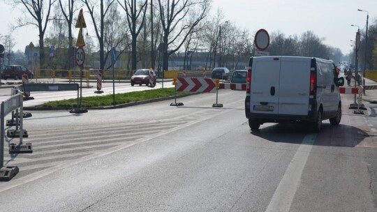 Budują rondo pod market. Początek utrudnień w ruchu