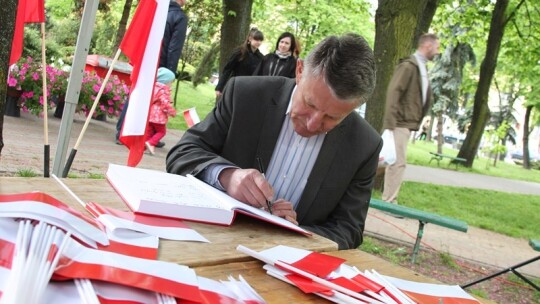 Polska! Biało-czerwoni! jak świętujemy Dzień Flagi?