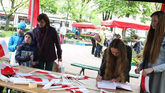 Polska! Biało-czerwoni! jak świętujemy Dzień Flagi?