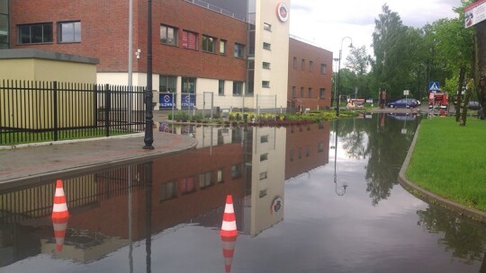 Basen na wodzie i gradobicie w Miastkowie Kościelnym