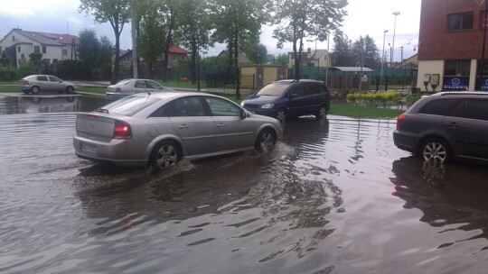 Basen na wodzie i gradobicie w Miastkowie Kościelnym