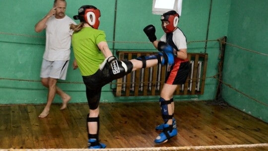 Ręczna i kickboxing ? sportowe rozpoczęcie Dni