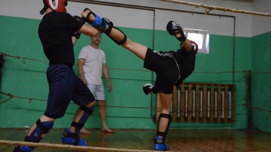 Ręczna i kickboxing ? sportowe rozpoczęcie Dni