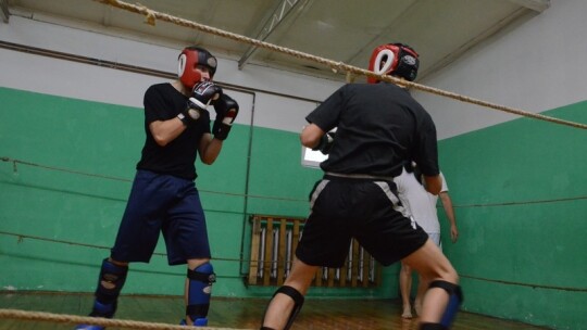 Ręczna i kickboxing ? sportowe rozpoczęcie Dni