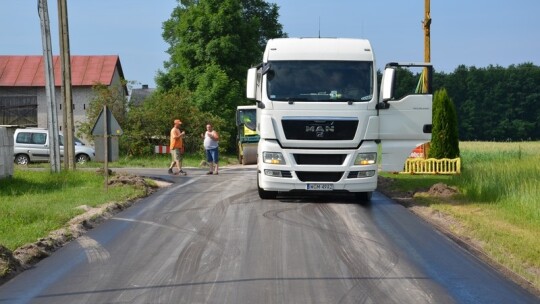 Gm. Łaskarzew: Inwestują w drogi i chodniki