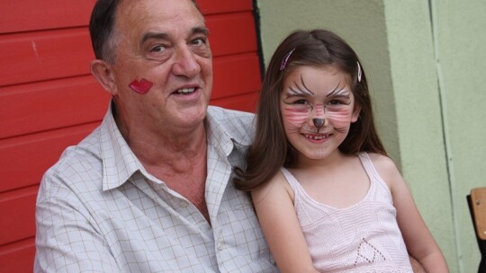 Jak się bawią ludzie, kiedy pada deszcz?