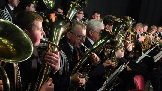 Koncert na głos, orkiestrę i jeszcze jeden głos