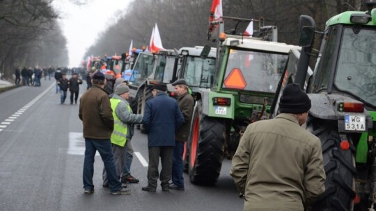 Blokada DK 17 rozpoczęta. Rolnicy zdeterminowani