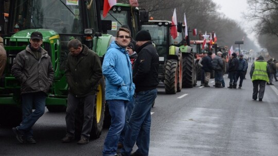 Blokada DK 17 rozpoczęta. Rolnicy zdeterminowani