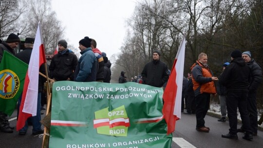 Blokada DK 17 rozpoczęta. Rolnicy zdeterminowani