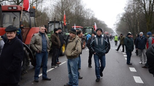 Blokada DK 17 rozpoczęta. Rolnicy zdeterminowani