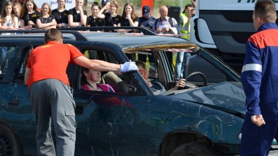 Cysterna zderzyła się z oplem na Shellu Cysterna zderzyła się z oplem na Shellu