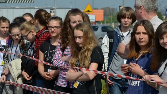 Cysterna zderzyła się z oplem na Shellu Cysterna zderzyła się z oplem na Shellu