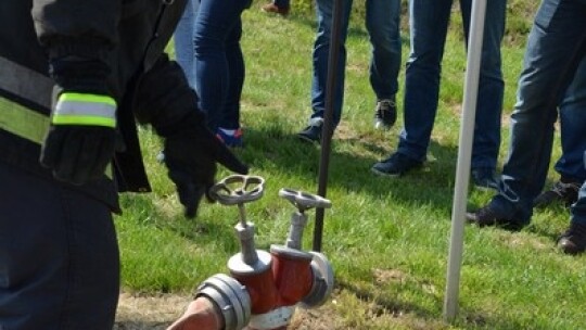 Cysterna zderzyła się z oplem na Shellu Cysterna zderzyła się z oplem na Shellu