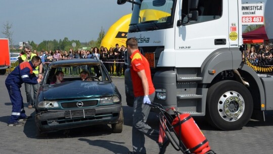 Cysterna zderzyła się z oplem na Shellu Cysterna zderzyła się z oplem na Shellu