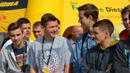 Cysterna zderzyła się z oplem na Shellu Cysterna zderzyła się z oplem na Shellu