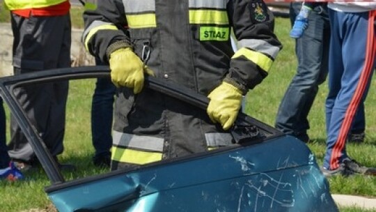 Cysterna zderzyła się z oplem na Shellu Cysterna zderzyła się z oplem na Shellu