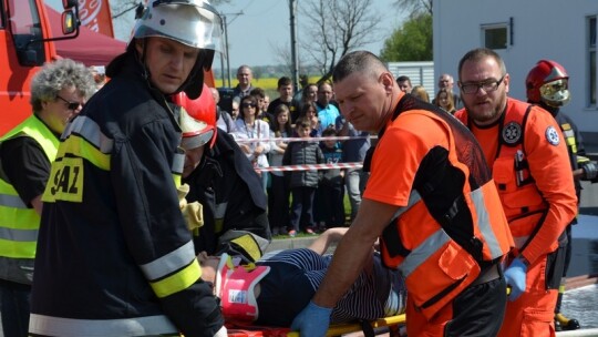 Cysterna zderzyła się z oplem na Shellu Cysterna zderzyła się z oplem na Shellu