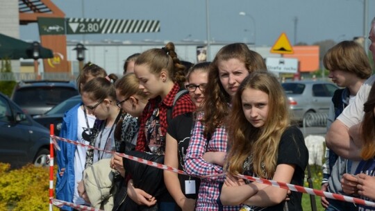 Cysterna zderzyła się z oplem na Shellu Cysterna zderzyła się z oplem na Shellu