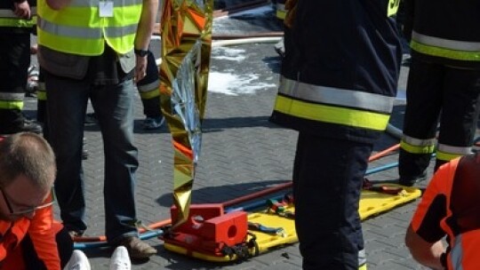 Cysterna zderzyła się z oplem na Shellu Cysterna zderzyła się z oplem na Shellu