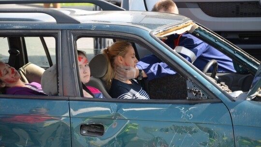 Cysterna zderzyła się z oplem na Shellu Cysterna zderzyła się z oplem na Shellu