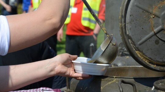 Cysterna zderzyła się z oplem na Shellu Cysterna zderzyła się z oplem na Shellu